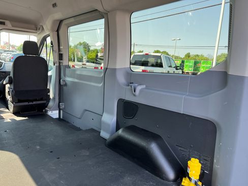 Used 2016 Ford Transit 150 XLT image 24