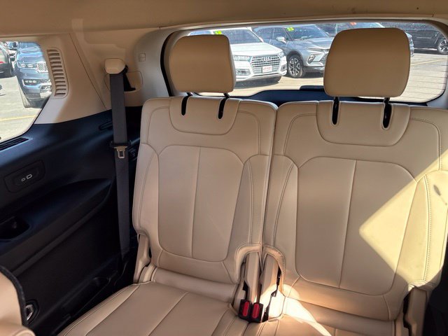 Used 2022 Jeep Grand Cherokee L Limited AWD/4WD image 16