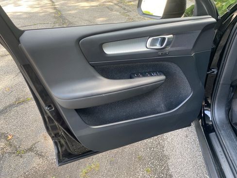 Used 2019 Volvo XC40 T5 Momentum AWD/4WD image 10