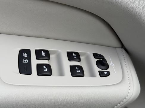 New 2026 Volvo XC60 T8 Ultra w/ Protection Package Premier image 17