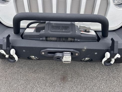 Used 2019 Jeep Wrangler Unlimited Sahara AWD/4WD image 24