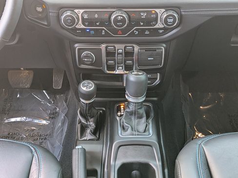 Used 2024 Jeep Wrangler High Altitude AWD/4WD image 20