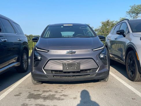 Used 2023 Chevrolet Bolt LT FWD image 2