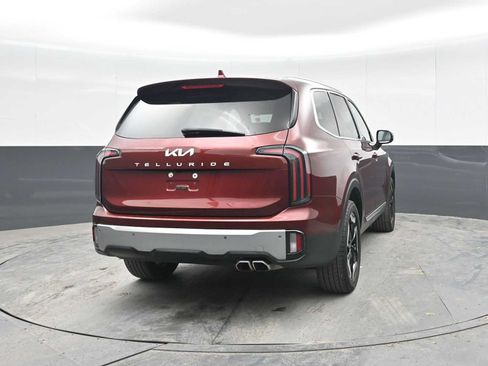 Used 2023 Kia Telluride EX w/ EX Captain's Chair Package FWD image 10