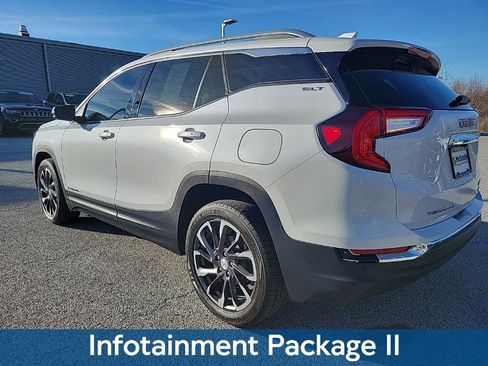 Used 2022 GMC Terrain SLT w/ Infotainment Package II image 4