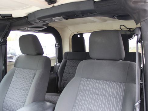 Used 2011 Jeep Wrangler Sahara w/ Connectivity Group AWD/4WD image 15