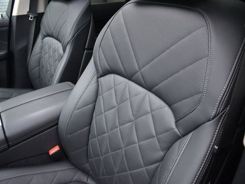 Used 2025 BMW X7 xDrive40i w/ Premium Package image 10