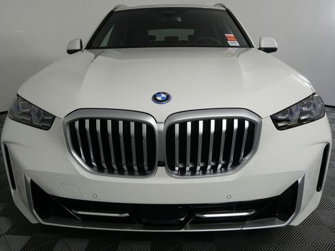Used 2025 BMW X5 xDrive50e image 10