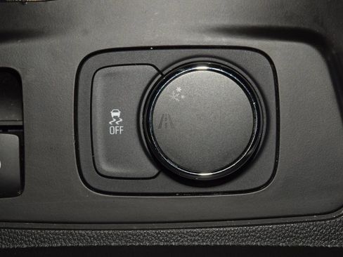 Used 2018 Chevrolet Traverse LT image 34