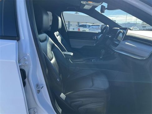 Used 2024 Jeep Compass Limited image 19