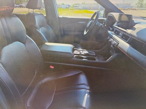 Used 2024 Honda Pilot TrailSport image 8