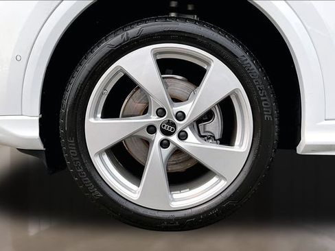 Used 2025 Audi Q5 Premium AWD/4WD image 34