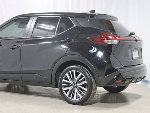 Used 2022 Nissan Kicks SV image 10