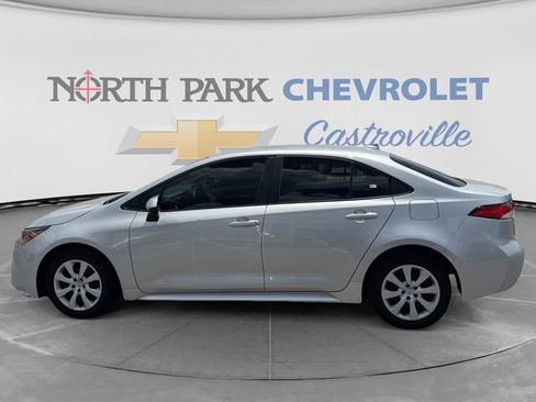 Used 2024 Toyota Corolla LE FWD image 8