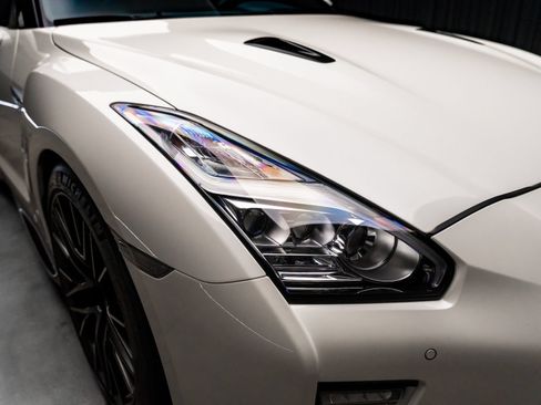 Used 2020 Nissan GT-R Premium AWD/4WD image 22