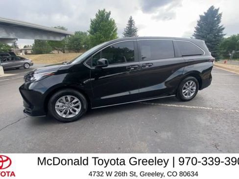 Certified 2023 Toyota Sienna LE FWD image 6