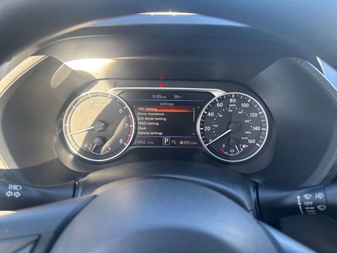 Used 2025 Nissan Sentra SV image 38