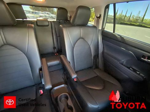 Certified 2024 Toyota Highlander XLE AWD/4WD image 27