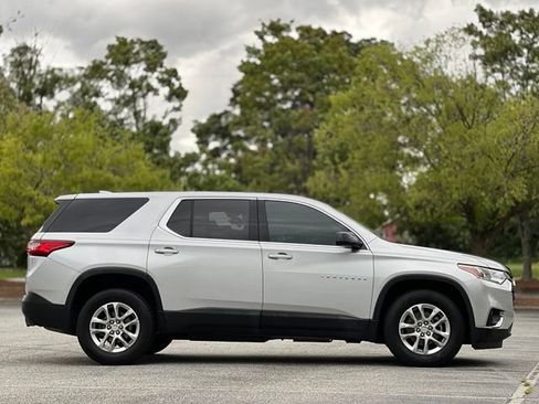 Used 2019 Chevrolet Traverse LS FWD image 4