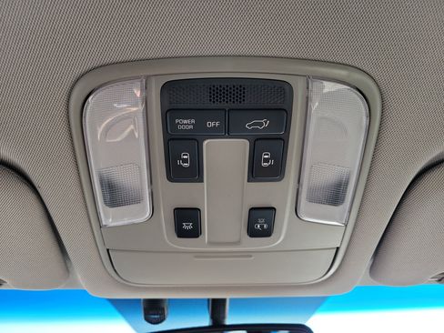 Used 2015 Kia Sedona SX image 40