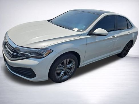 Used 2023 Volkswagen Jetta SE w/ Panoramic Sunroof Package FWD image 3