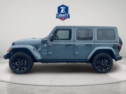 Used 2024 Jeep Wrangler Unlimited Sahara w/ Technology Group AWD/4WD image 5