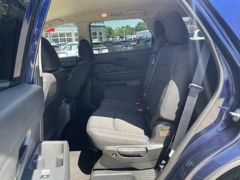 Used 2024 Nissan Pathfinder SV FWD image 10