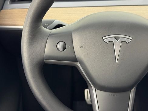 Used 2022 Tesla Model Y Performance image 19