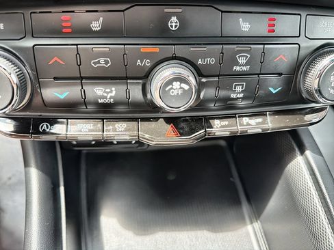 Used 2025 Dodge Durango GT AWD/4WD image 17