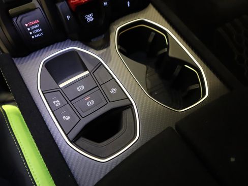 Used 2023 Lamborghini Urus Performante image 32