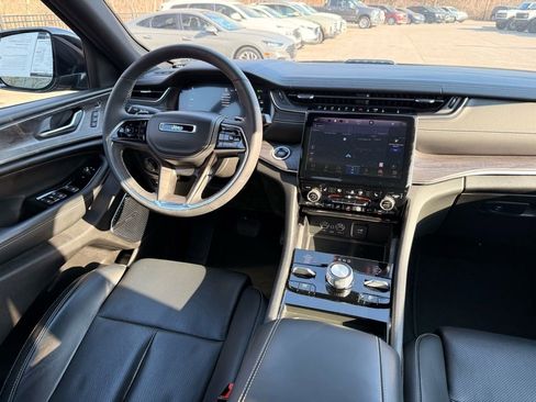 Used 2023 Jeep Grand Cherokee Overland w/ Luxury Tech Group IV image 31