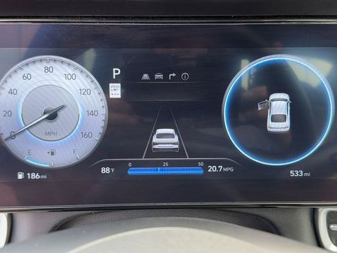 Used 2025 Hyundai Elantra Limited w/ Cargo Package FWD image 15