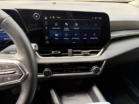 Used 2025 Chevrolet Equinox LT FWD image 22