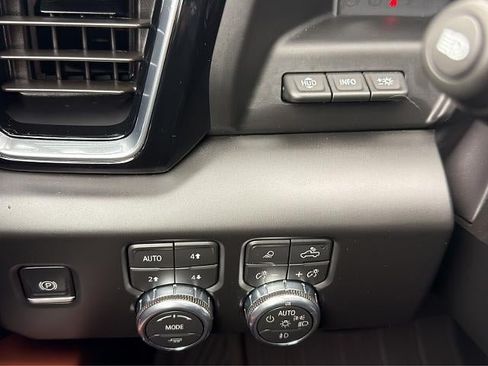 Used 2026 GMC Sierra 1500 Denali Ultimate AWD/4WD image 37