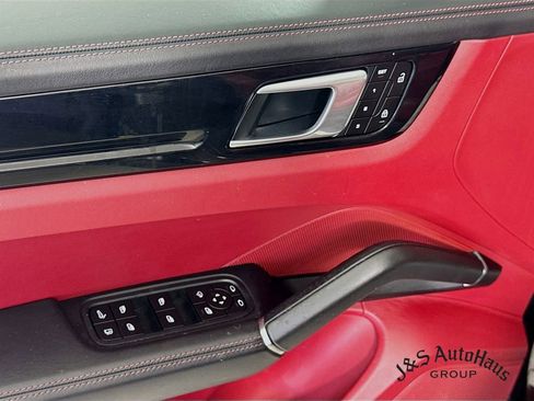 Used 2022 Porsche Cayenne E-Hybrid Coupe image 23