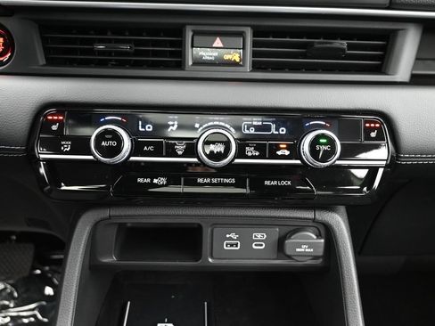 Used 2025 Honda Pilot Touring image 33