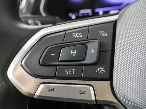 Used 2024 Volkswagen Tiguan SE FWD image 25