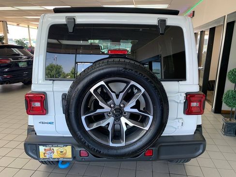 Used 2024 Jeep Wrangler Unlimited w/ Convenience Group AWD/4WD image 7