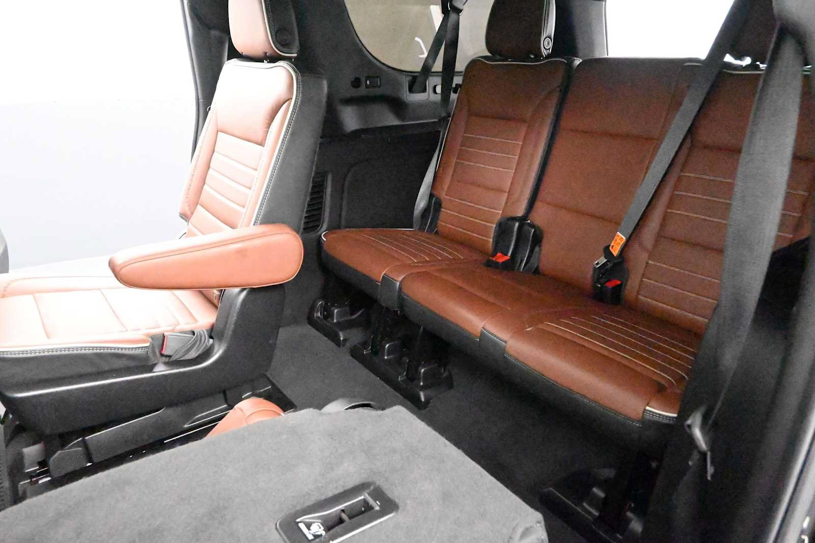 Used 2023 GMC Yukon XL Denali Ultimate AWD/4WD image 35