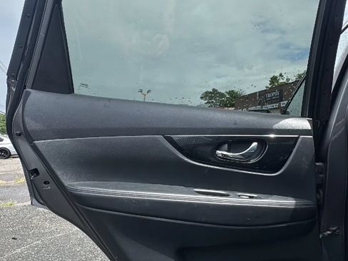 Used 2018 Nissan Rogue SL AWD/4WD image 12