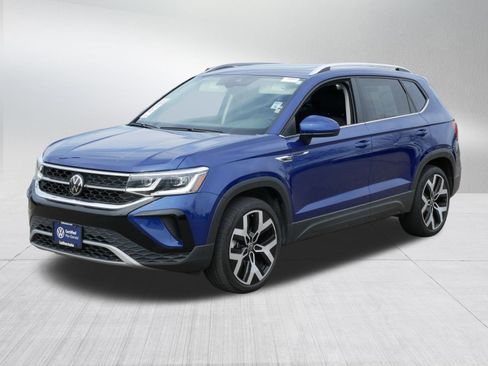 Certified 2023 Volkswagen Taos SEL image 3