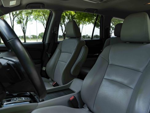 Used 2019 Honda Pilot Touring image 17