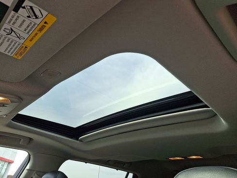 Used 2025 Toyota Highlander XLE AWD/4WD image 15