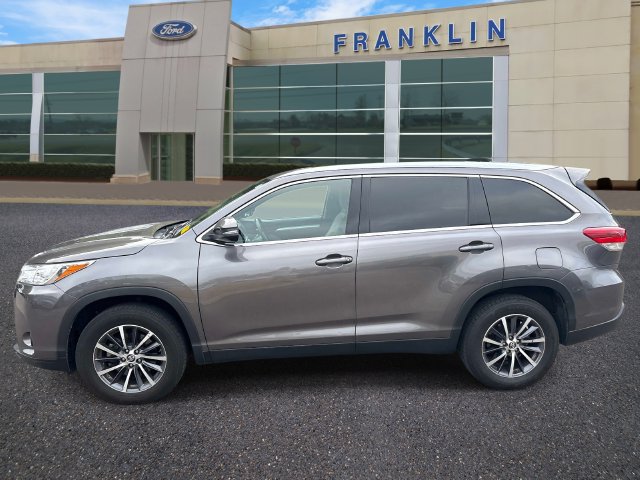 Used 2019 Toyota Highlander XLE FWD image 4