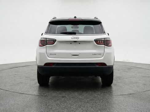 Used 2025 Jeep Compass Latitude AWD/4WD image 7