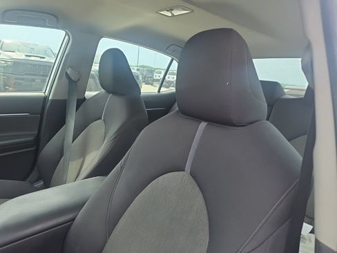 Used 2022 Toyota Camry LE w/ Convenience Package FWD image 9