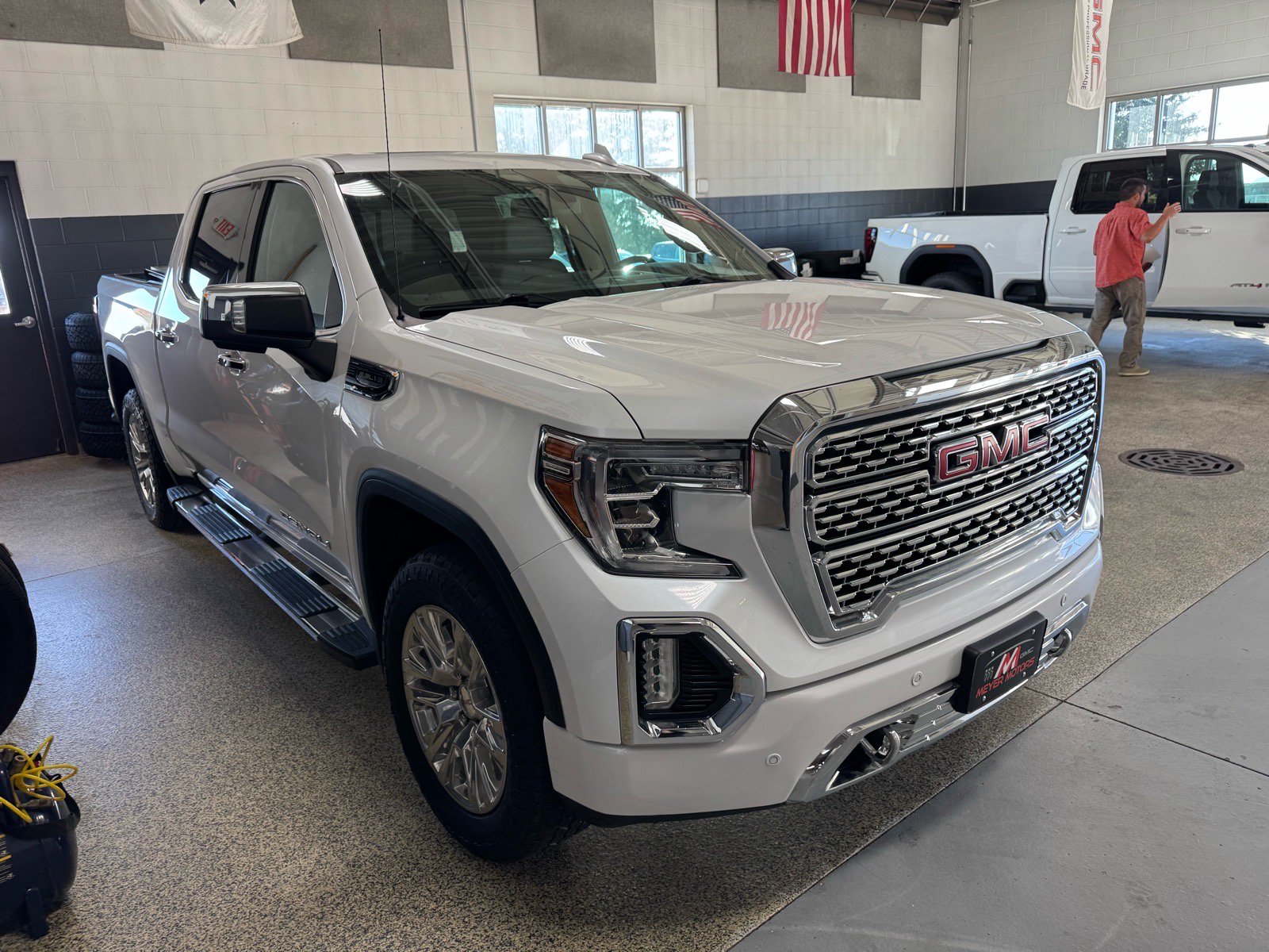 Used 2020 GMC Sierra 1500 Denali w/ Driver Alert Package II AWD/4WD image 3