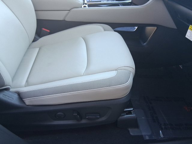 Certified 2025 Nissan Pathfinder SL FWD image 22