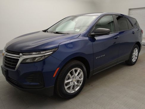 Used 2022 Chevrolet Equinox LS AWD/4WD image 2