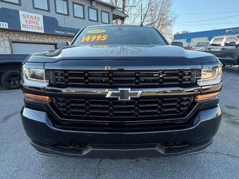 Used 2018 Chevrolet Silverado 1500 Custom w/ Custom Value Package image 5